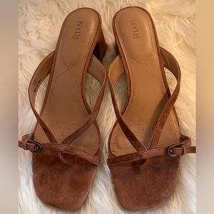 NWOB NYDJ- GLAM Tan Slip On 2” Heel Sz 9.5